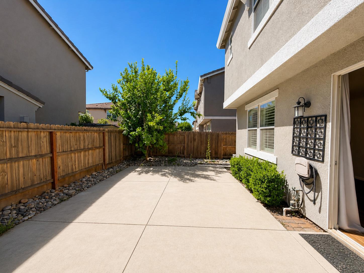 373 N Amedeo Ln, Clovis, CA 93611