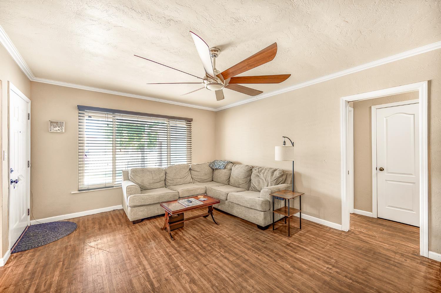 1439 Gary St, Selma, CA 93662