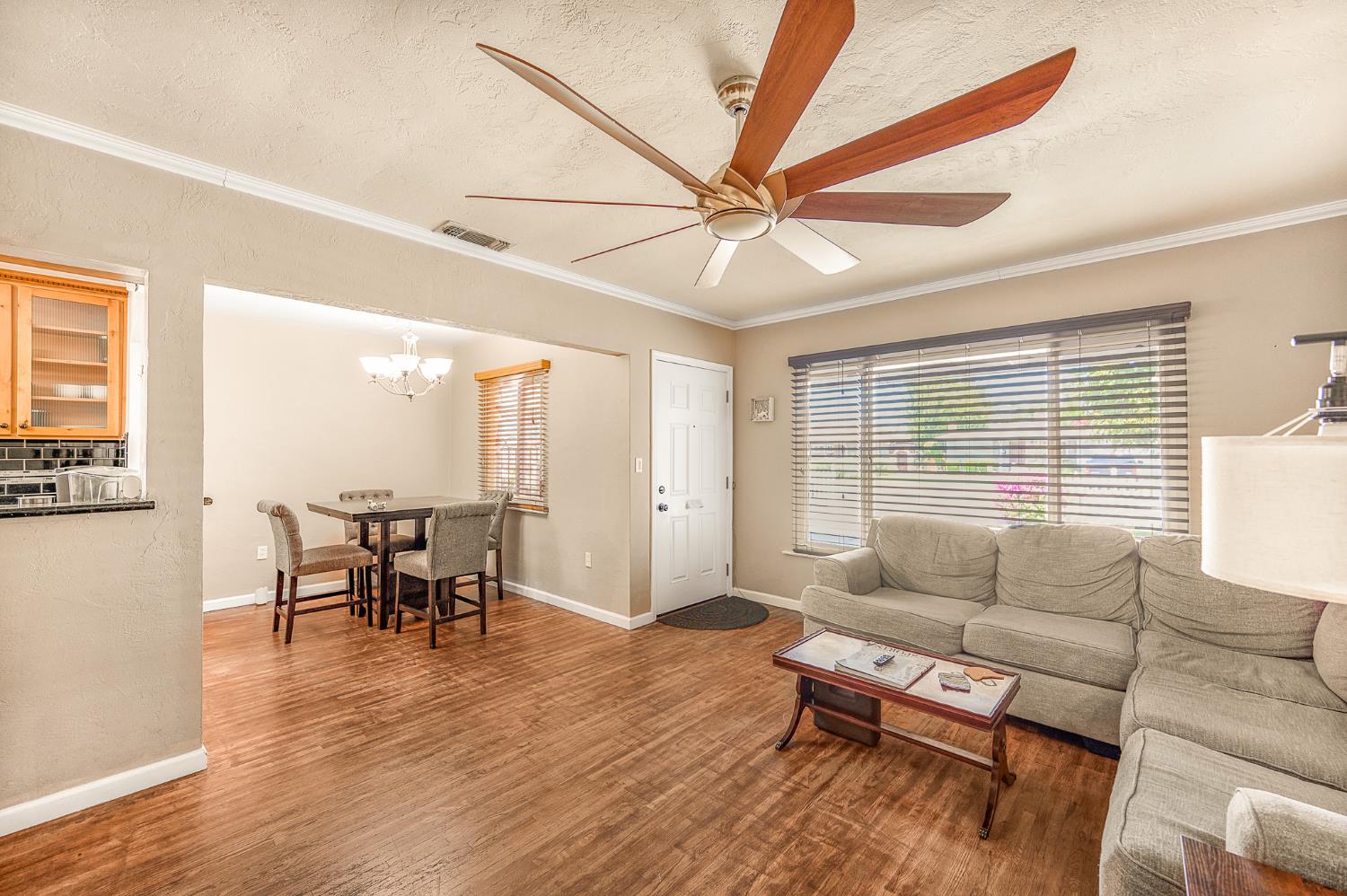 1439 Gary St, Selma, CA 93662