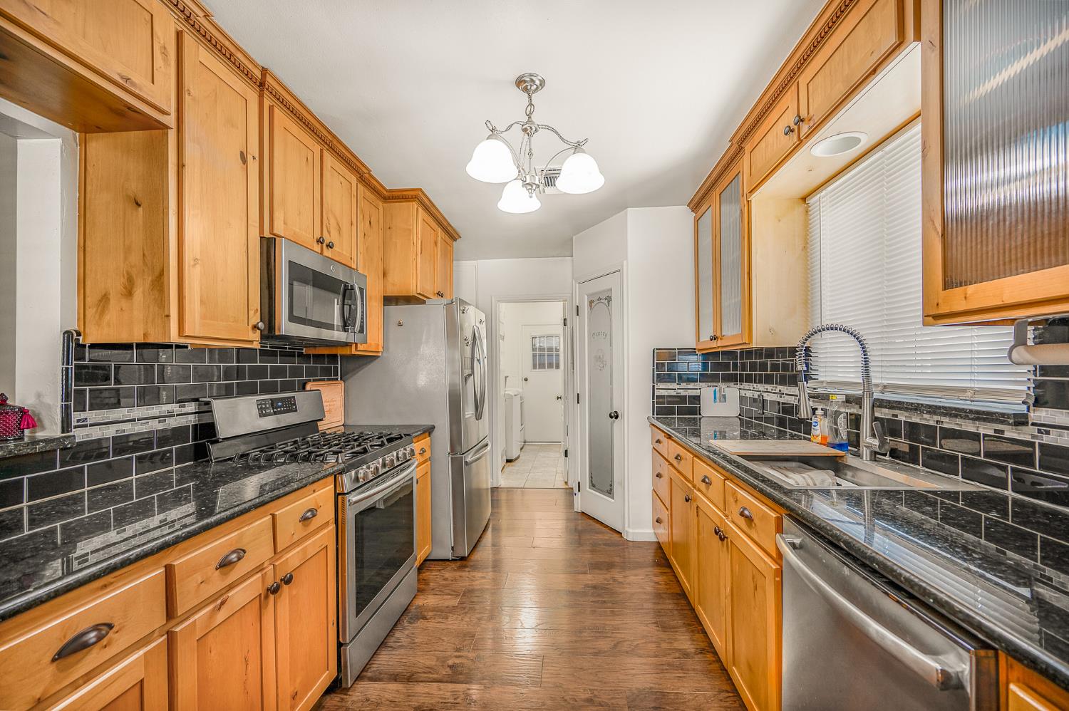 1439 Gary St, Selma, CA 93662