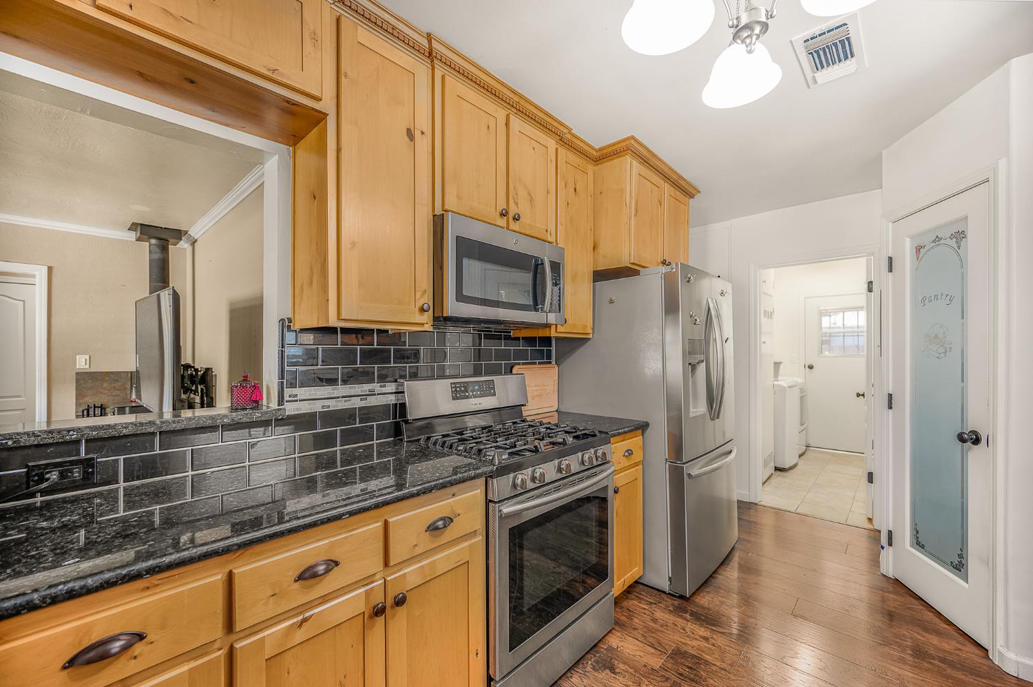1439 Gary St, Selma, CA 93662