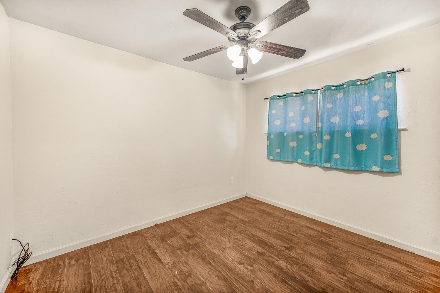 1439 Gary St, Selma, CA 93662