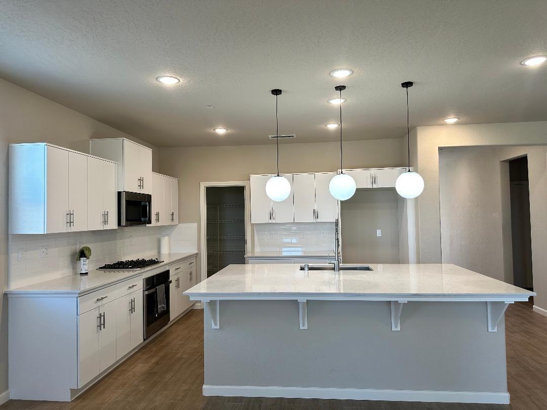 428 Cathedral Ct S, Madera, CA 93636