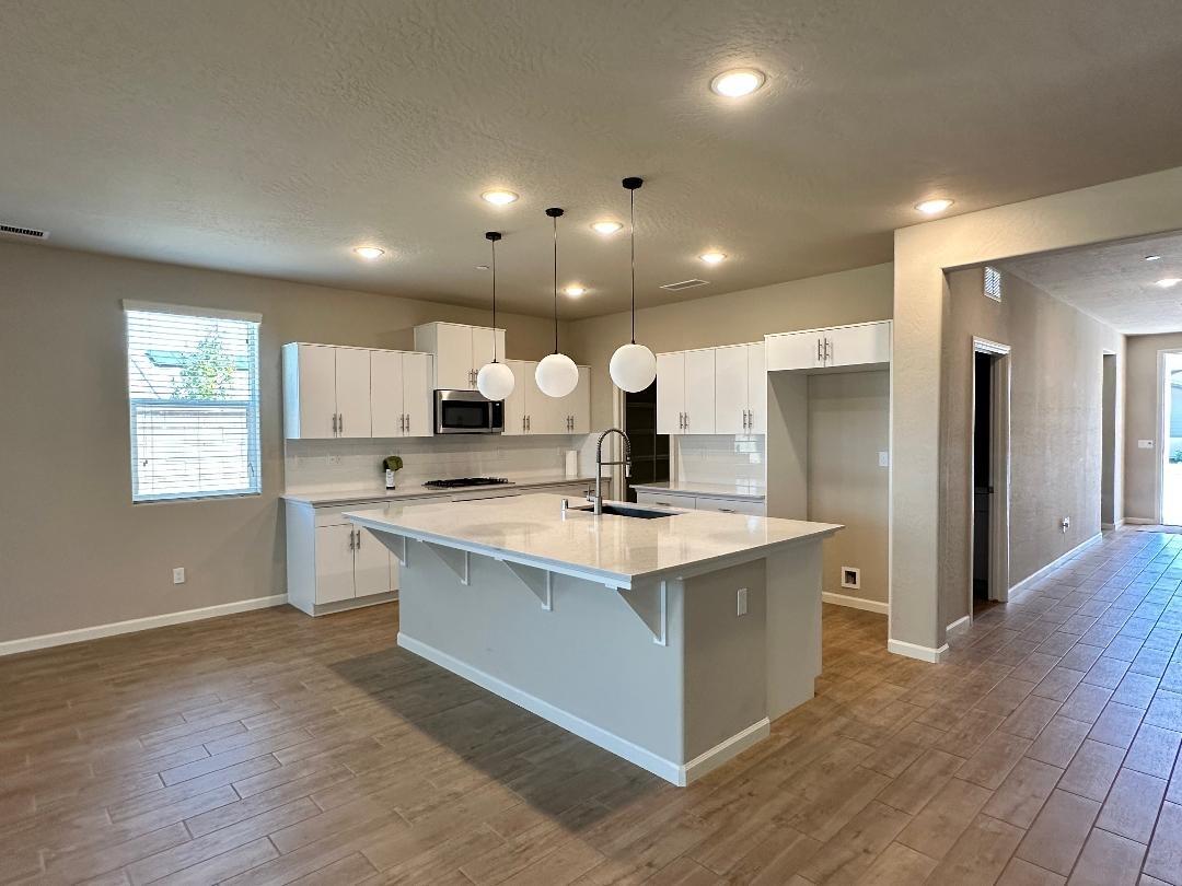 428 Cathedral Ct S, Madera, CA 93636