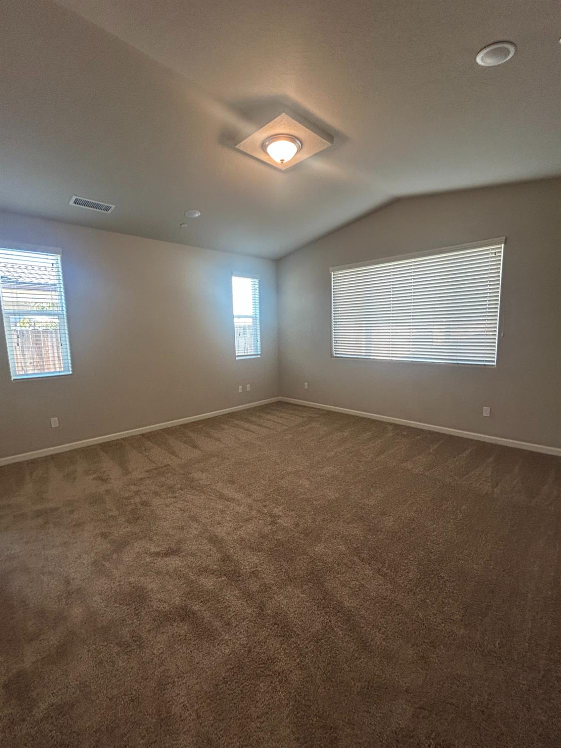 428 Cathedral Ct S, Madera, CA 93636