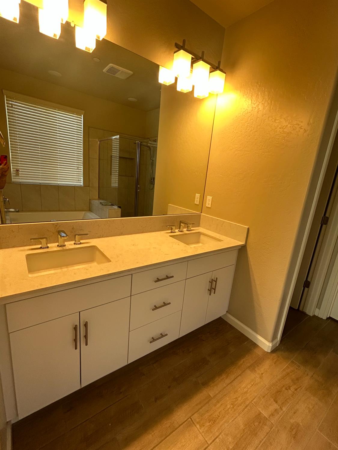 428 Cathedral Ct S, Madera, CA 93636