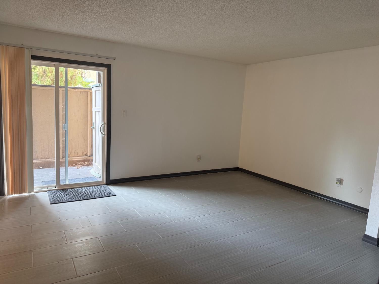 1550 W Ashlan Ave #113, Fresno, CA 93705