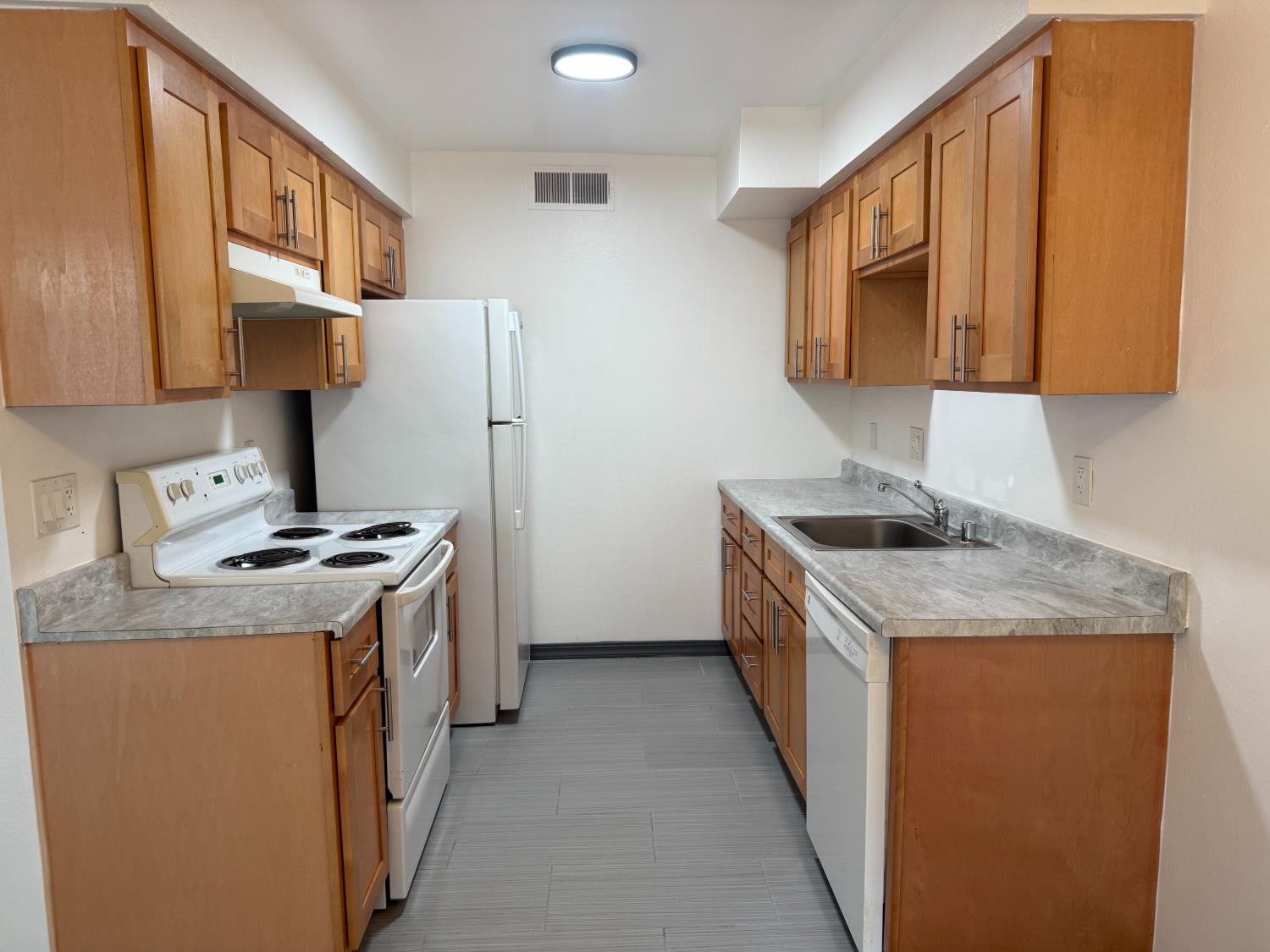 1550 W Ashlan Ave #113, Fresno, CA 93705