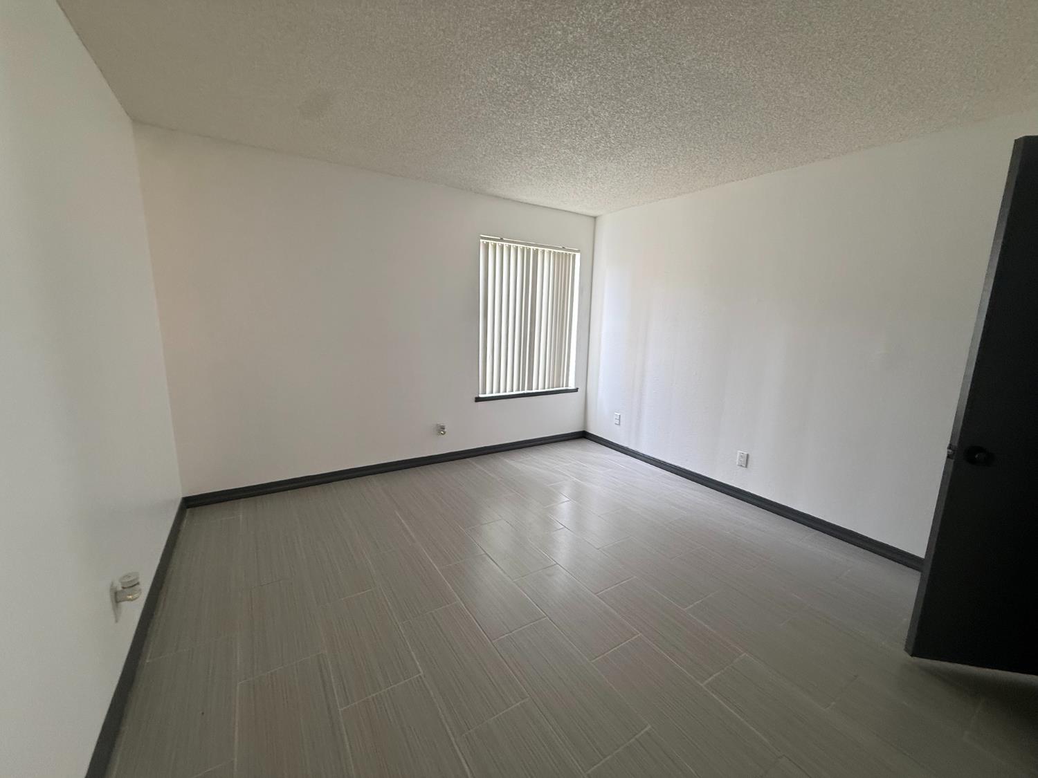 1550 W Ashlan Ave #113, Fresno, CA 93705