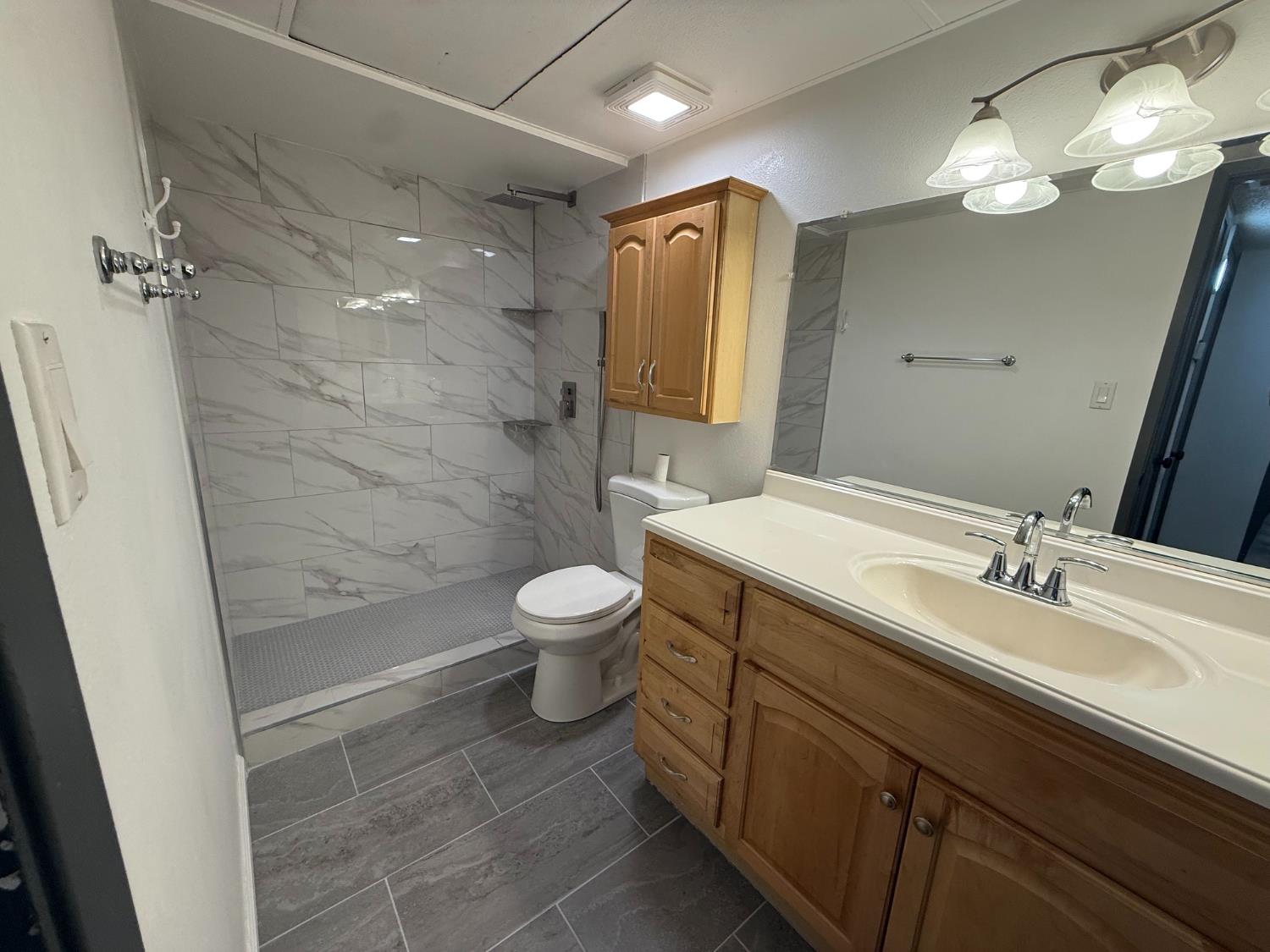 1550 W Ashlan Ave #113, Fresno, CA 93705