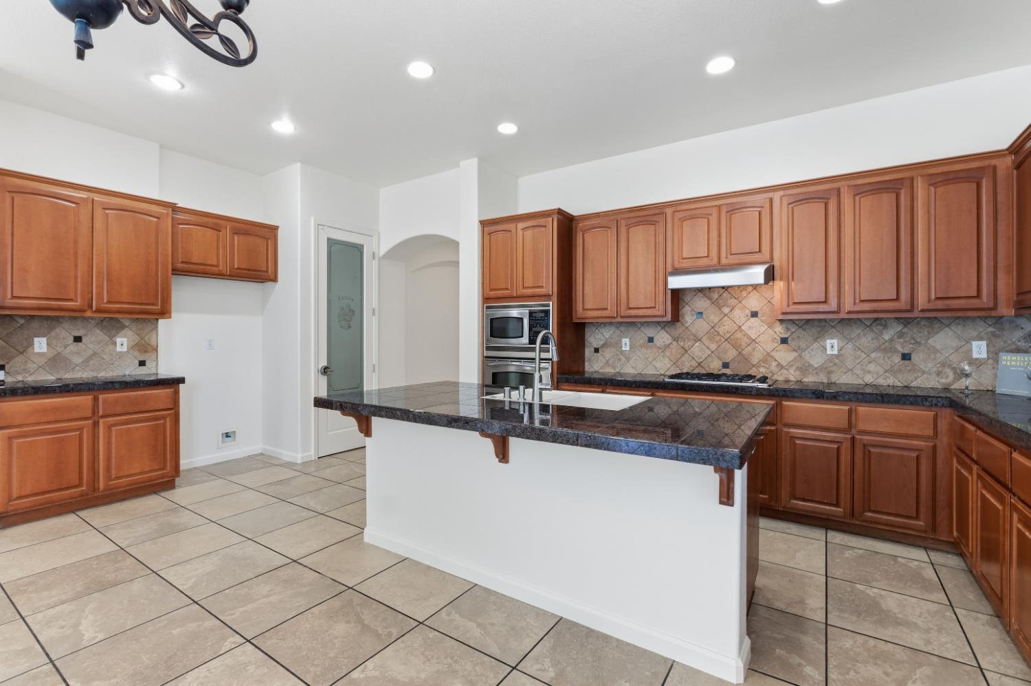 3325 W Stewart Ave, Visalia, CA 93291