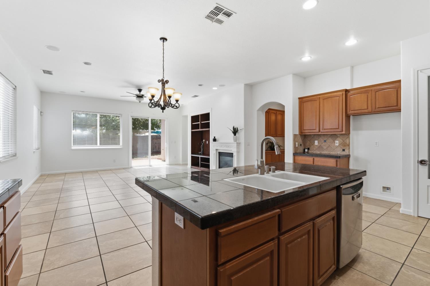 3325 W Stewart Ave, Visalia, CA 93291
