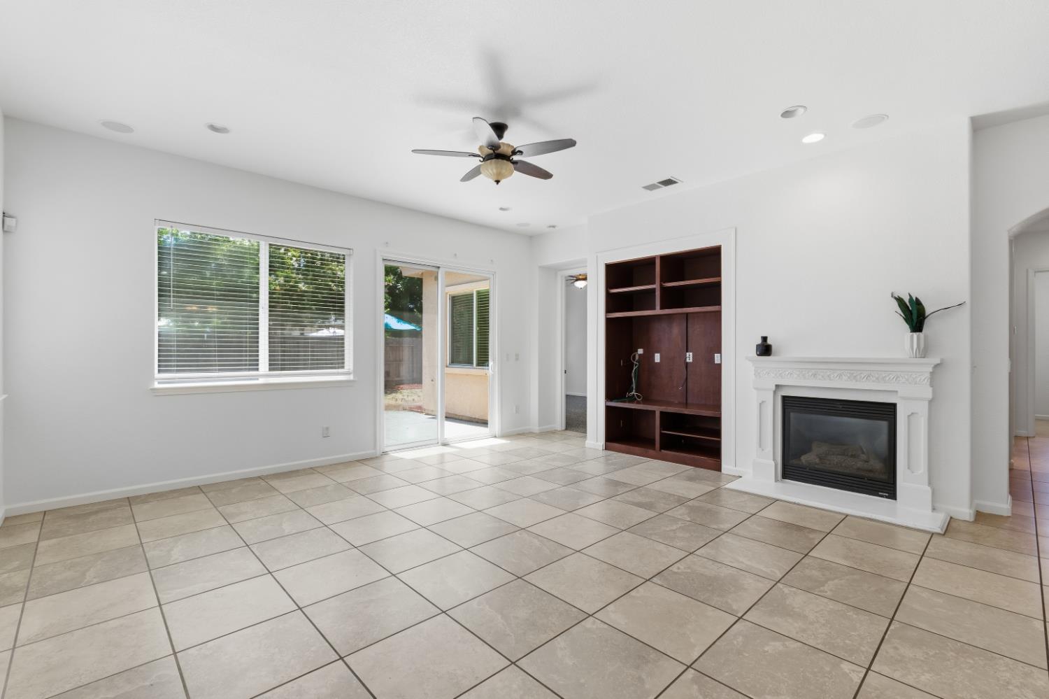 3325 W Stewart Ave, Visalia, CA 93291