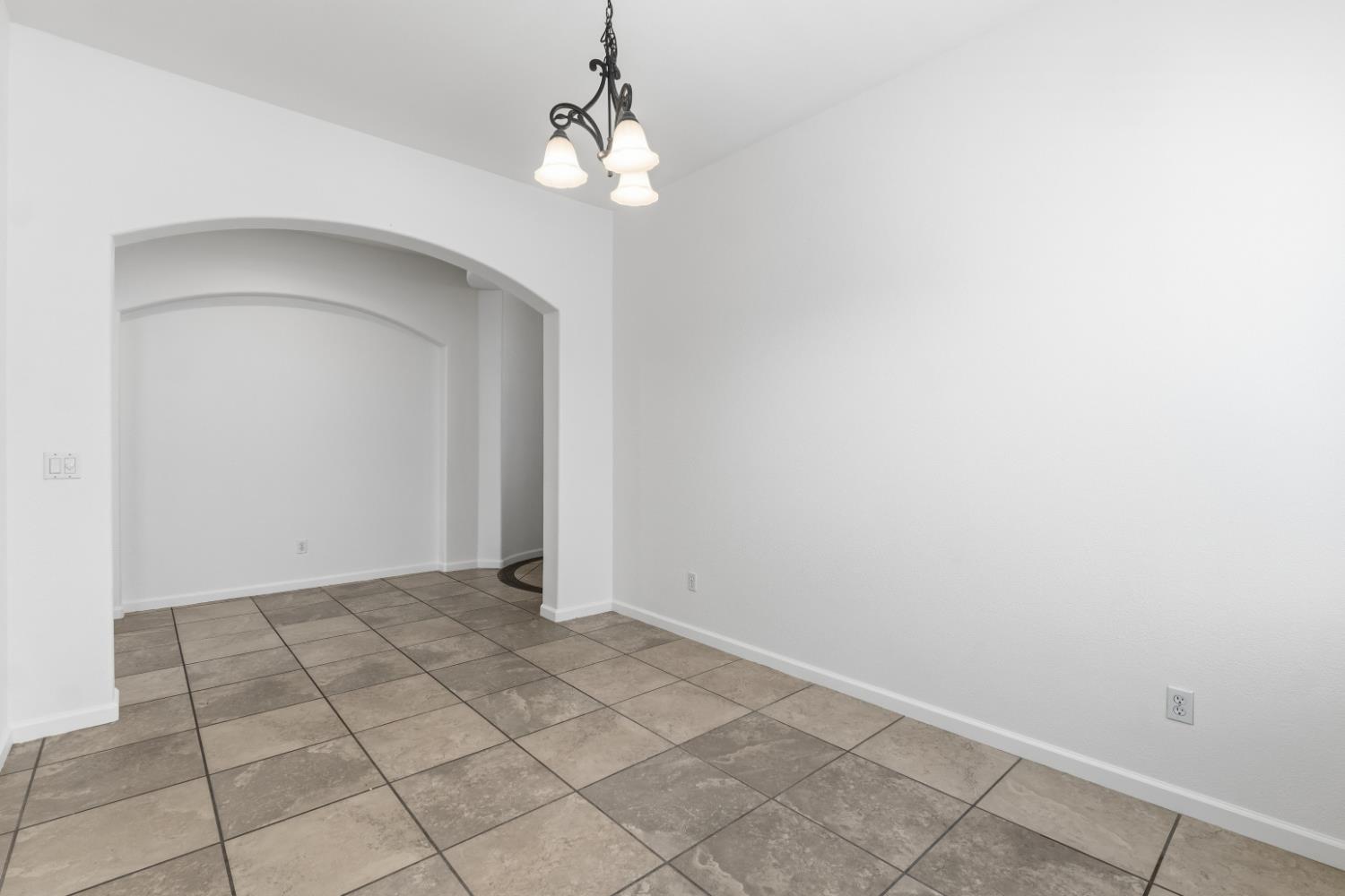 3325 W Stewart Ave, Visalia, CA 93291