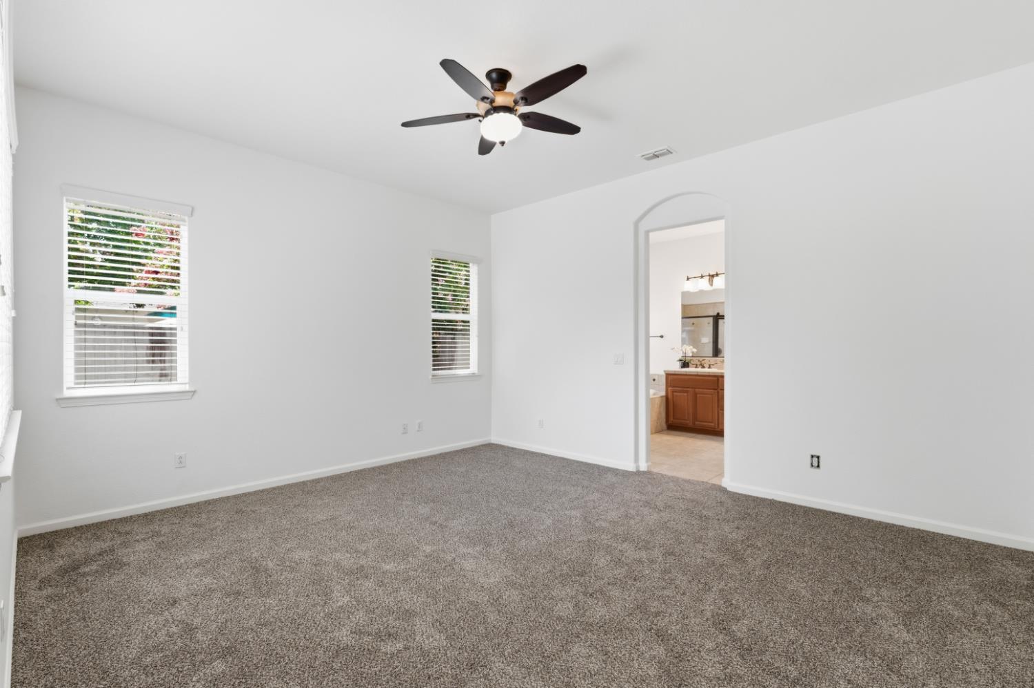 3325 W Stewart Ave, Visalia, CA 93291