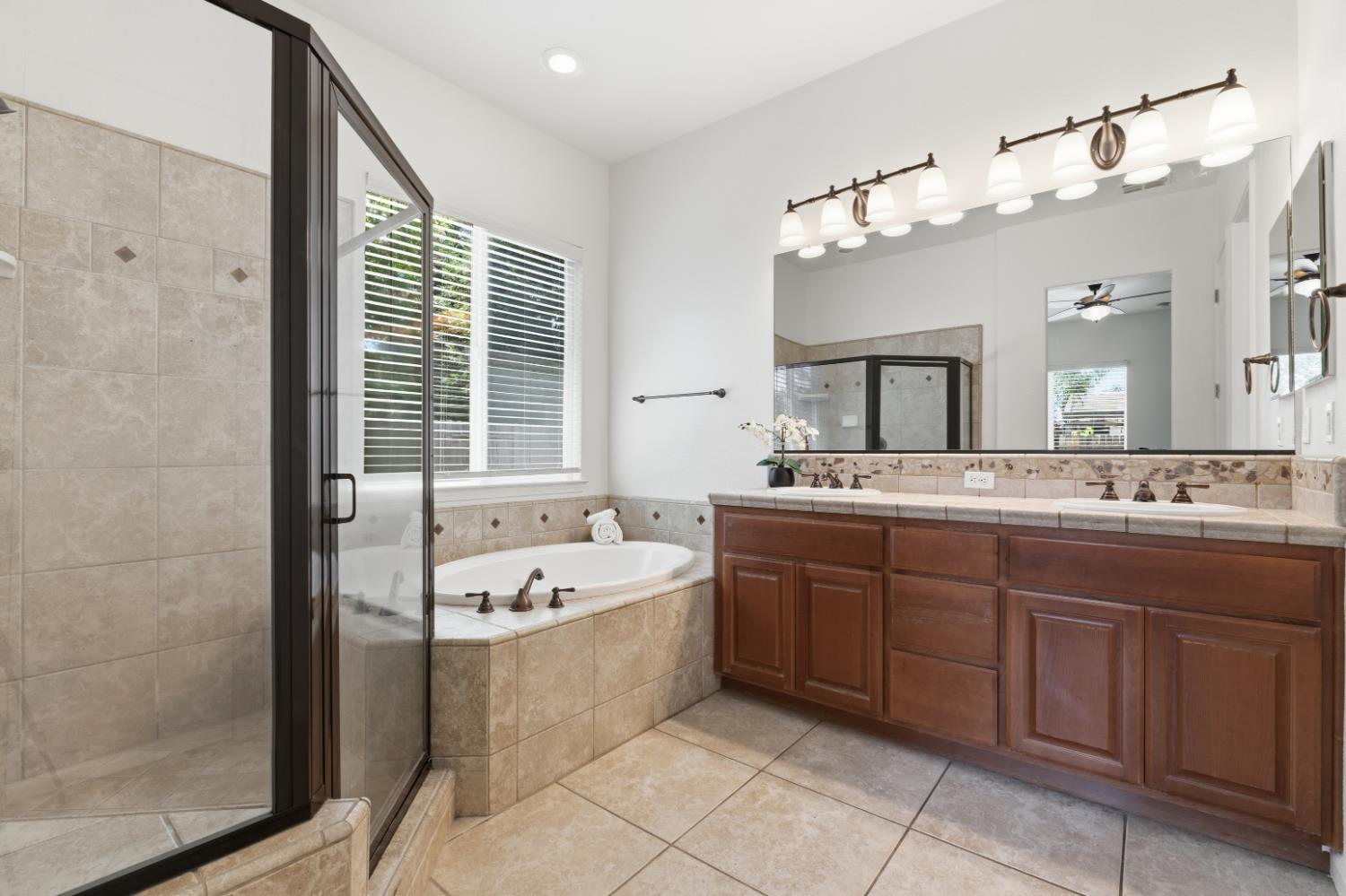3325 W Stewart Ave, Visalia, CA 93291
