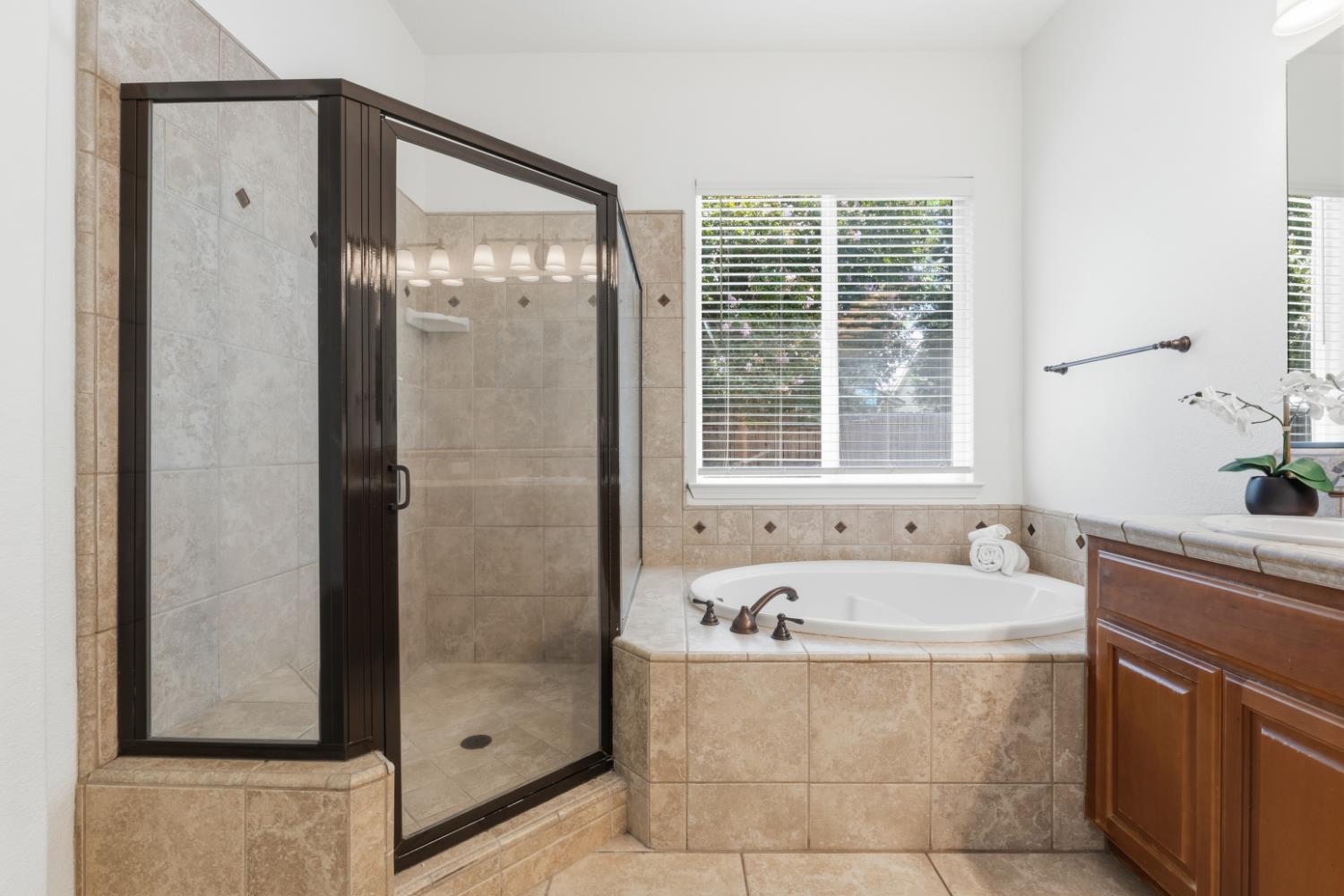 3325 W Stewart Ave, Visalia, CA 93291