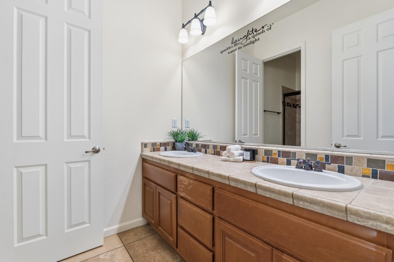 3325 W Stewart Ave, Visalia, CA 93291