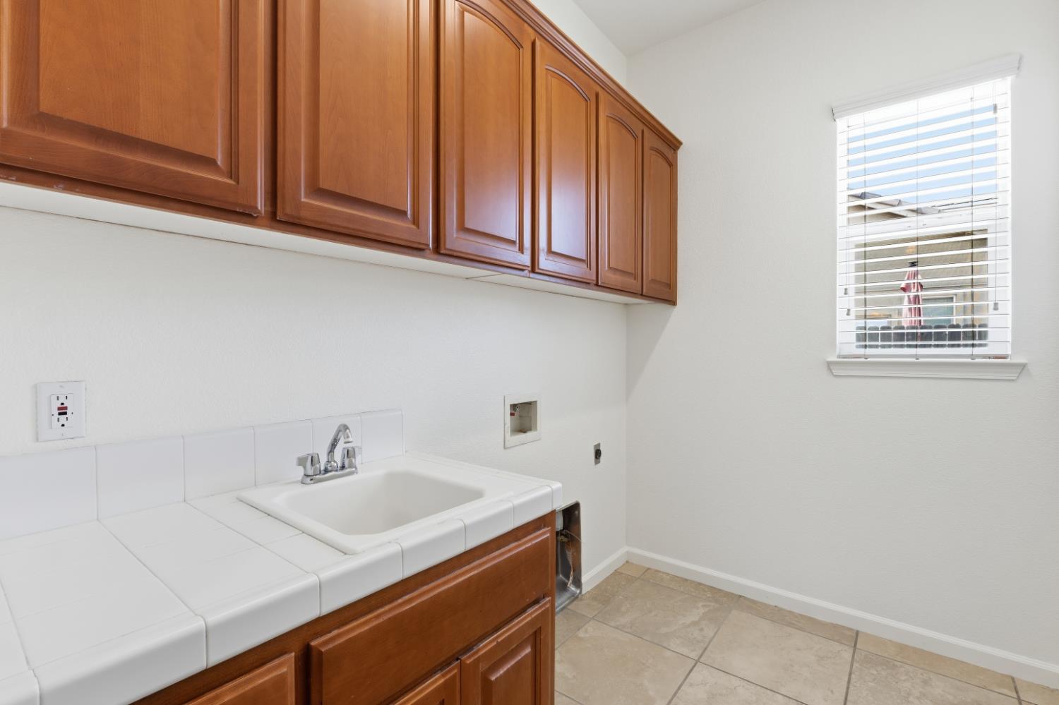 3325 W Stewart Ave, Visalia, CA 93291