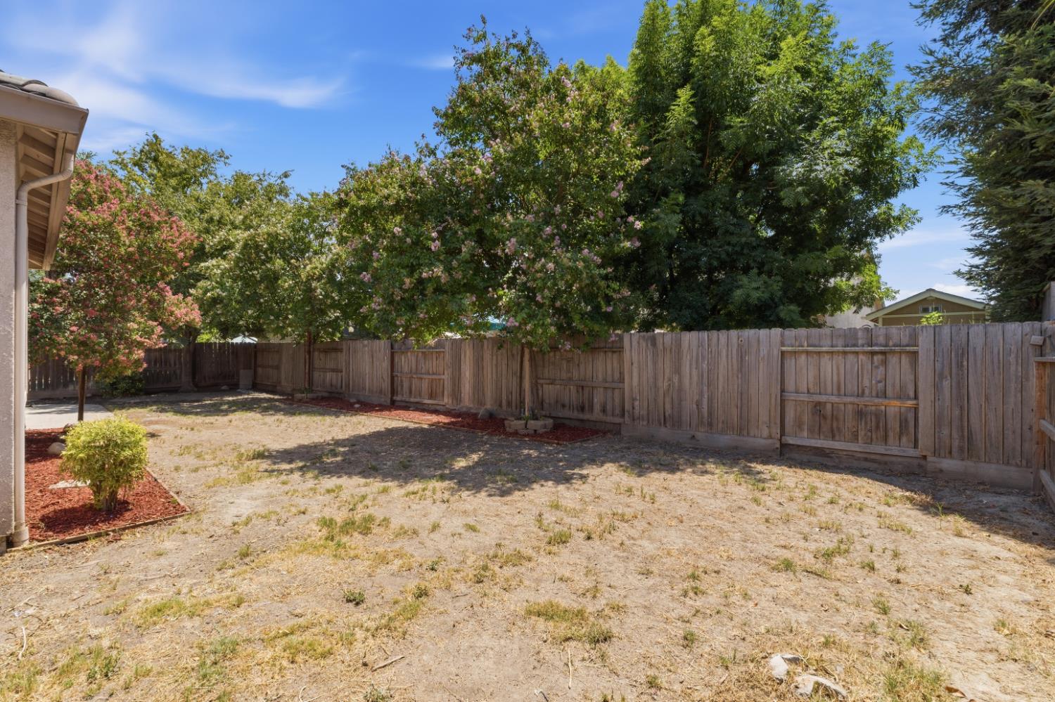 3325 W Stewart Ave, Visalia, CA 93291