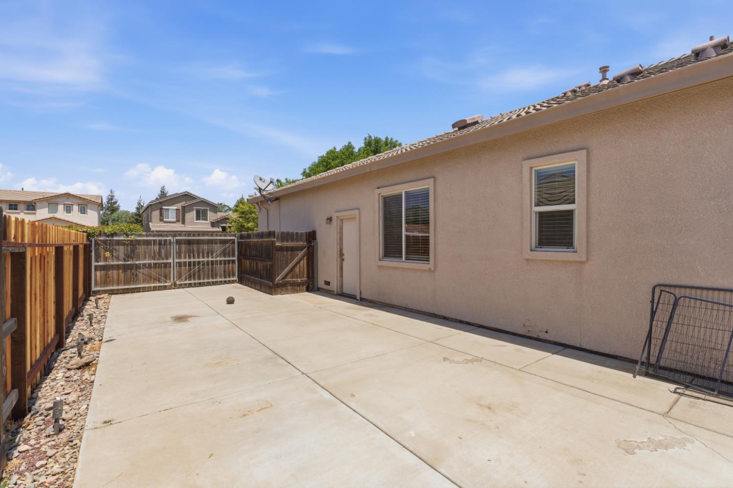 3325 W Stewart Ave, Visalia, CA 93291