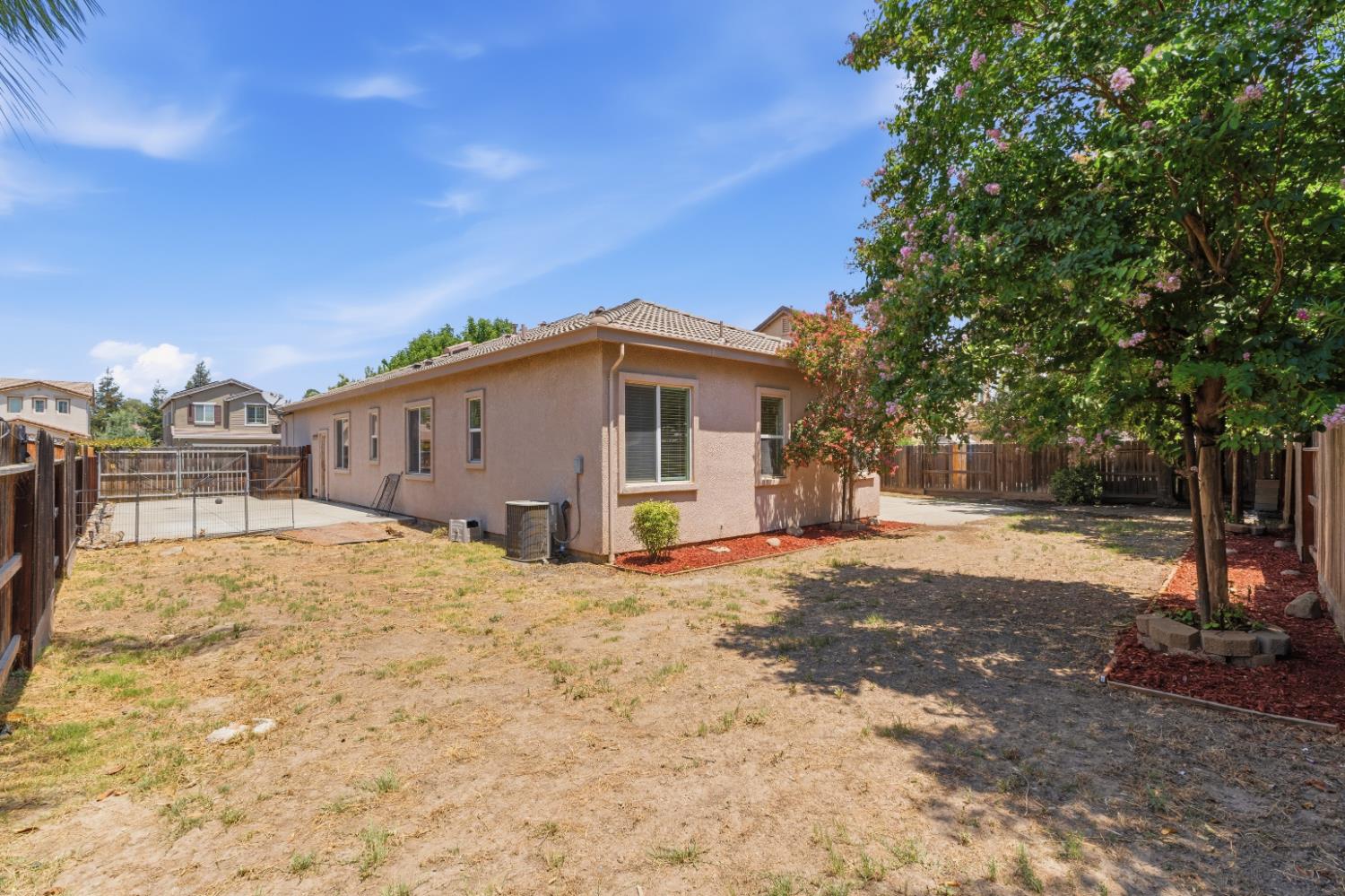 3325 W Stewart Ave, Visalia, CA 93291