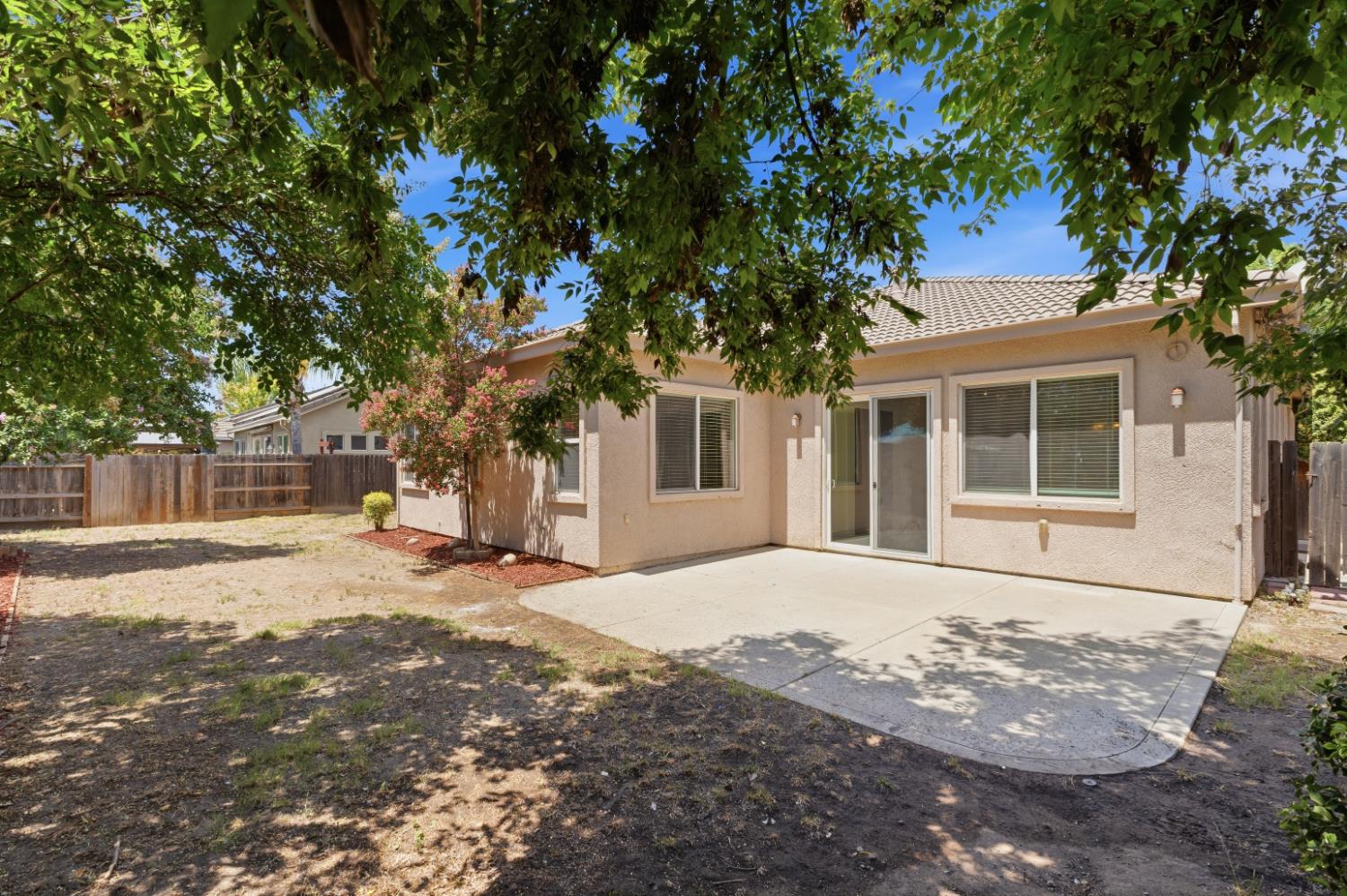 3325 W Stewart Ave, Visalia, CA 93291