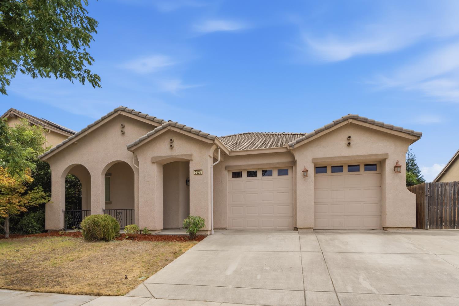 3325 W Stewart Ave, Visalia, CA 93291