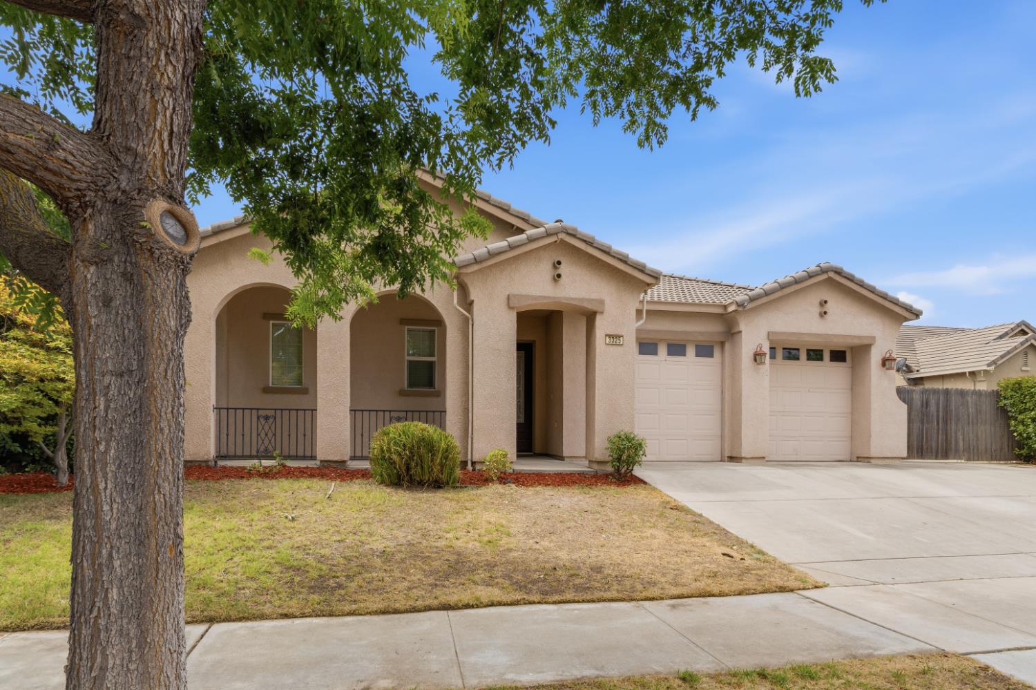 3325 W Stewart Ave, Visalia, CA 93291