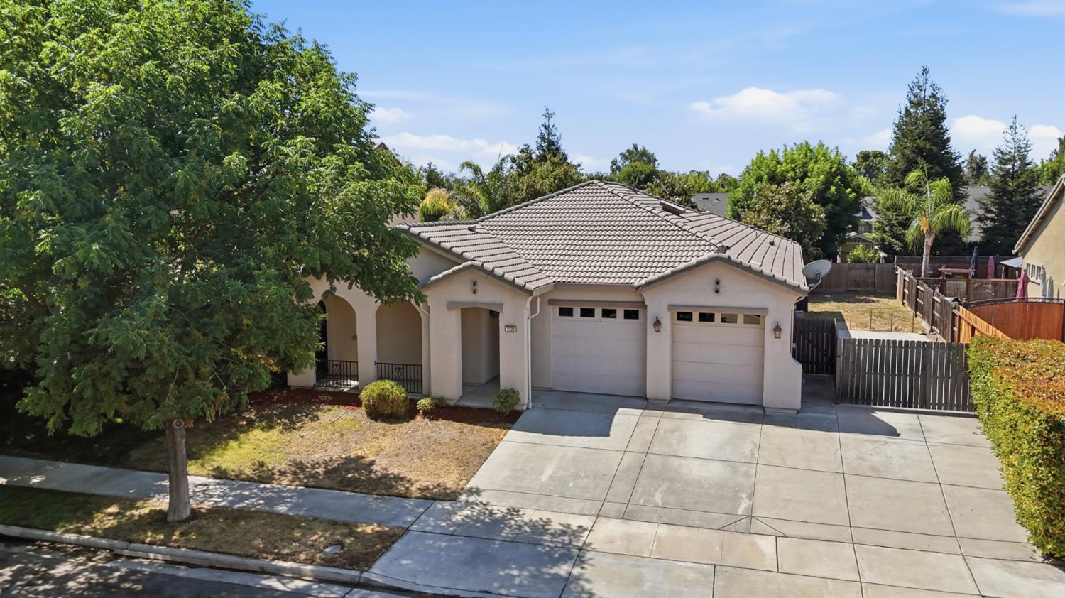 3325 W Stewart Ave, Visalia, CA 93291
