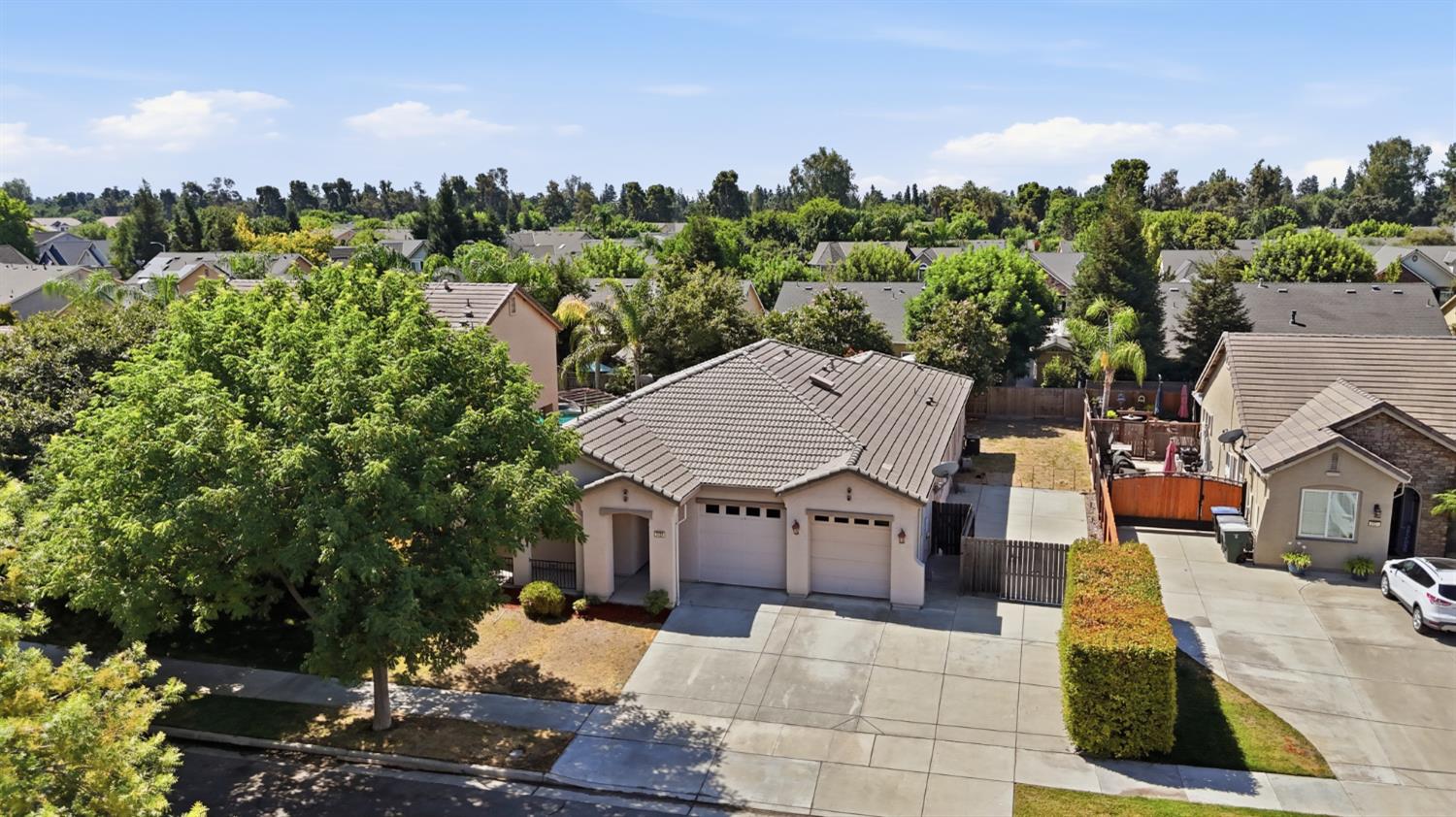3325 W Stewart Ave, Visalia, CA 93291