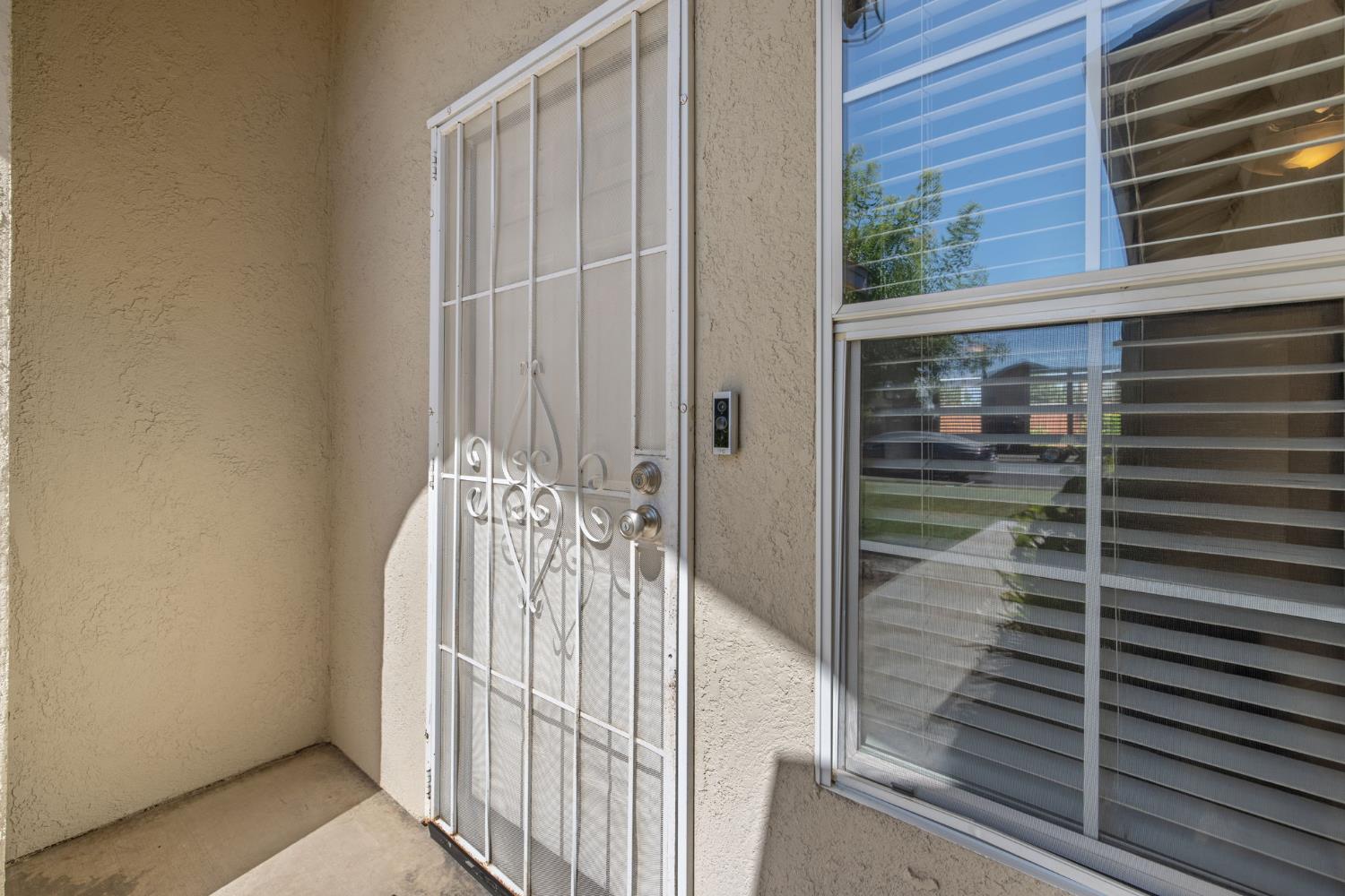 1603 Rosewood Ln, Hanford, CA 93230