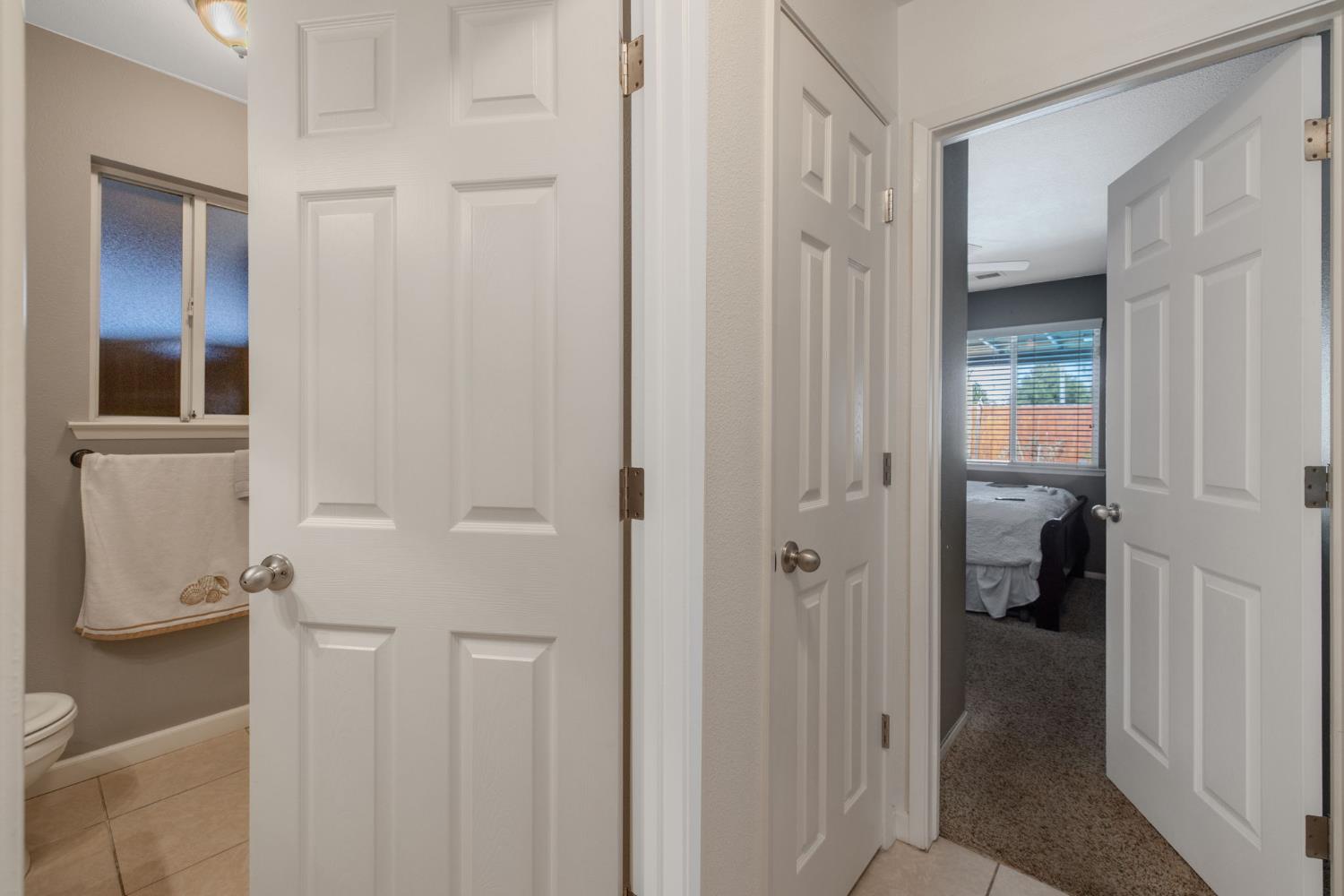 1603 Rosewood Ln, Hanford, CA 93230