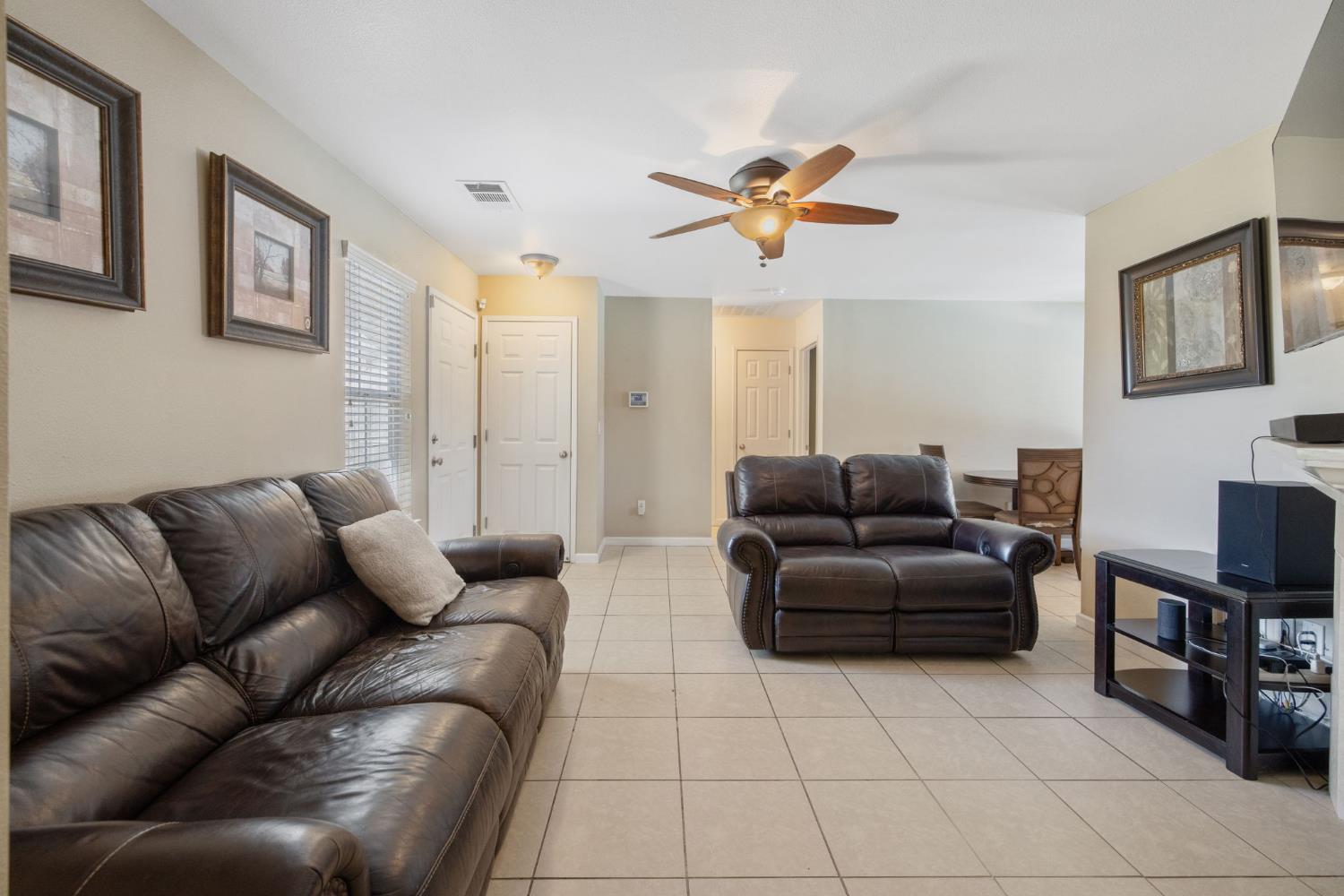 1603 Rosewood Ln, Hanford, CA 93230