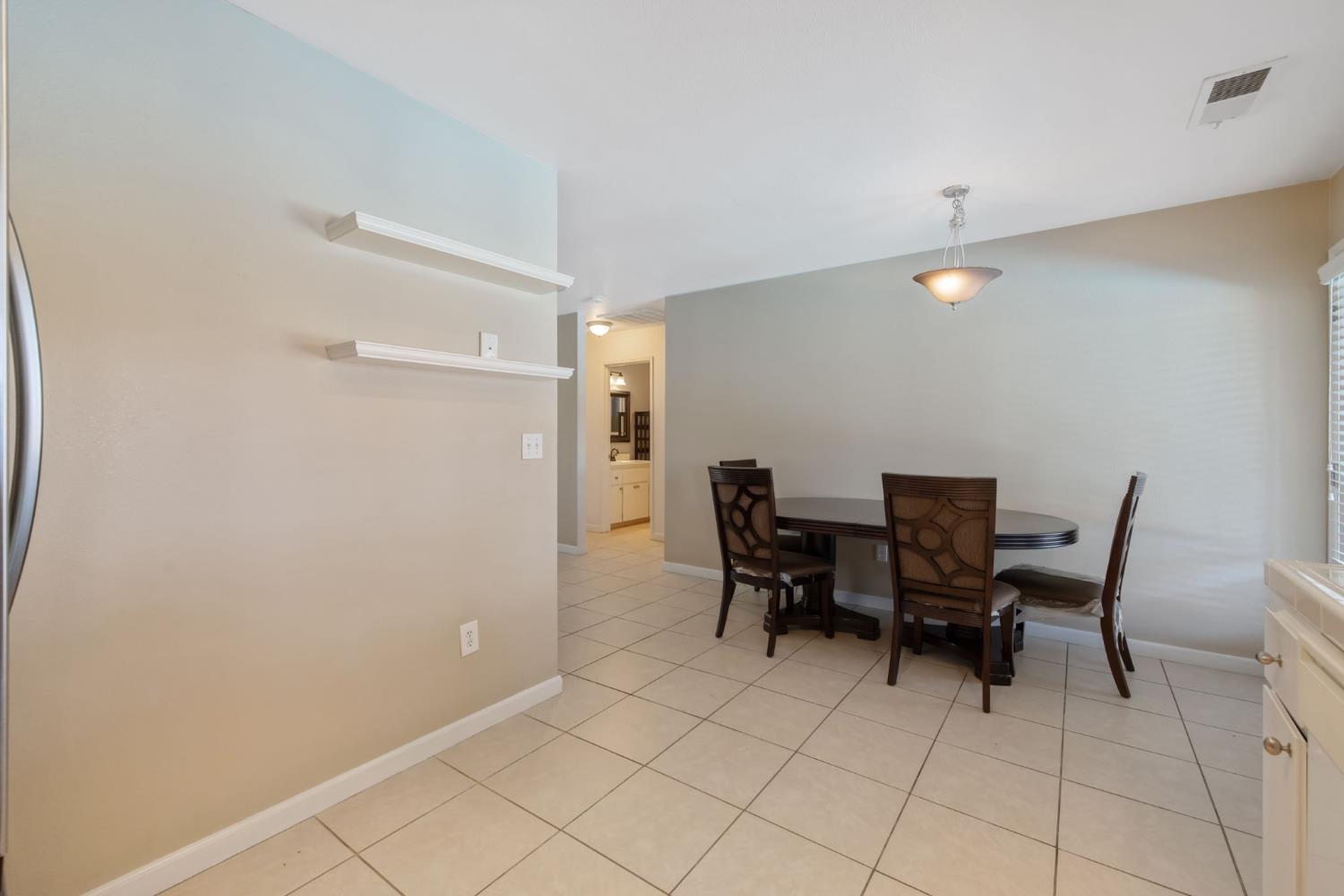 1603 Rosewood Ln, Hanford, CA 93230