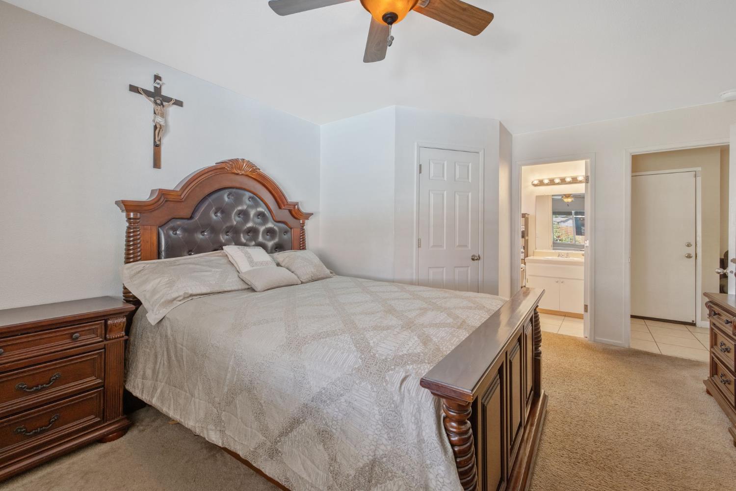 1603 Rosewood Ln, Hanford, CA 93230