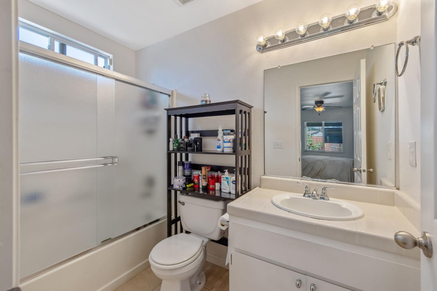 1603 Rosewood Ln, Hanford, CA 93230