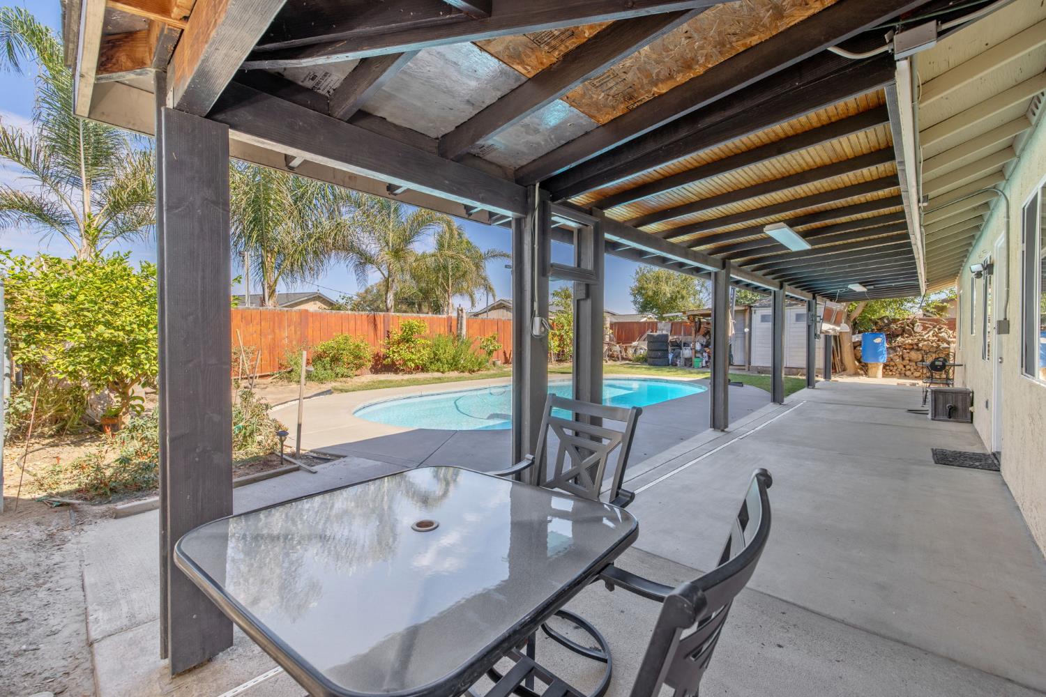 1603 Rosewood Ln, Hanford, CA 93230