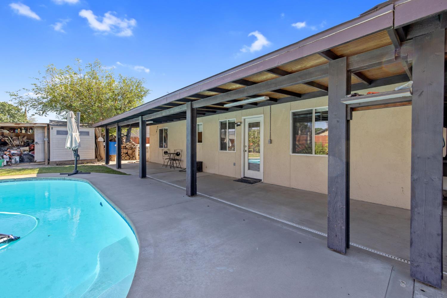 1603 Rosewood Ln, Hanford, CA 93230