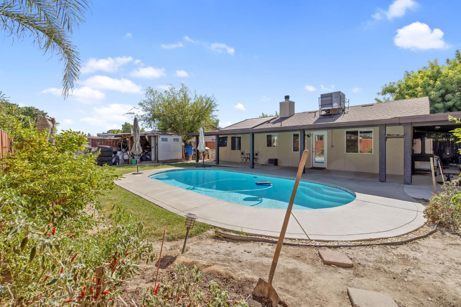 1603 Rosewood Ln, Hanford, CA 93230
