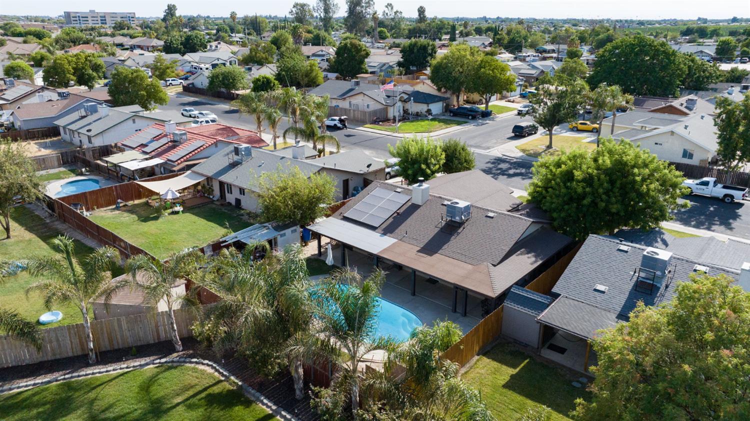 1603 Rosewood Ln, Hanford, CA 93230