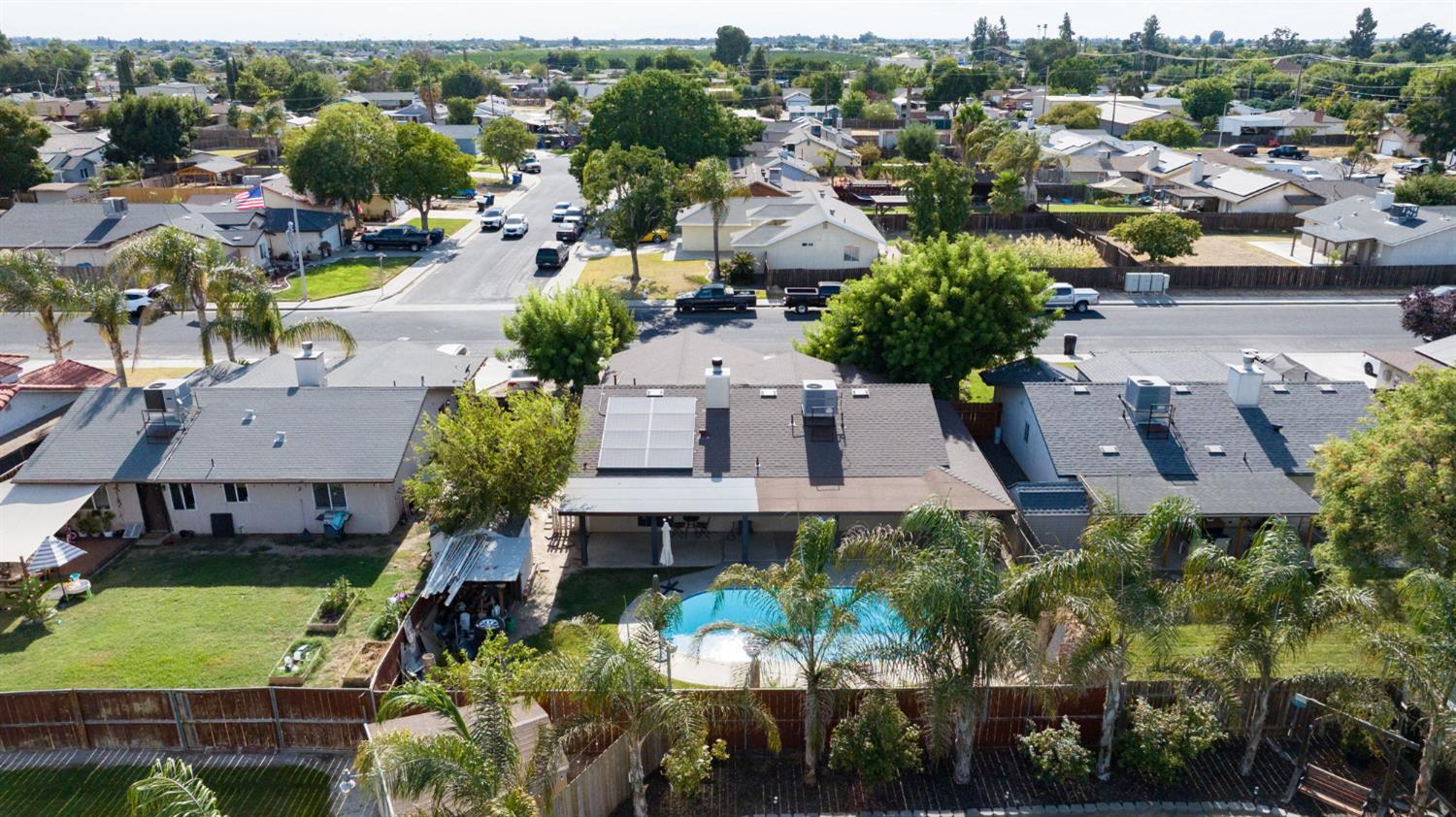 1603 Rosewood Ln, Hanford, CA 93230