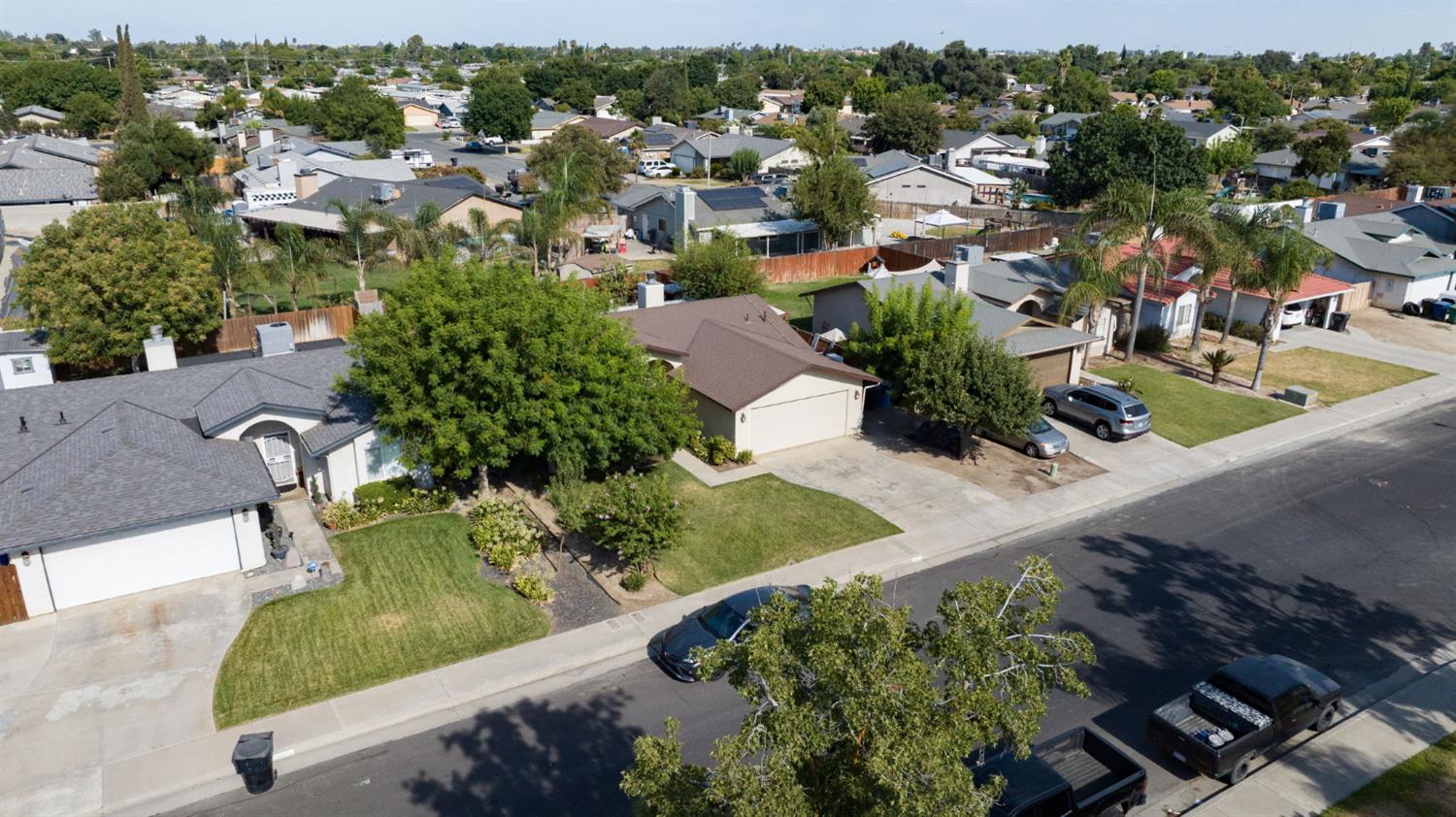 1603 Rosewood Ln, Hanford, CA 93230
