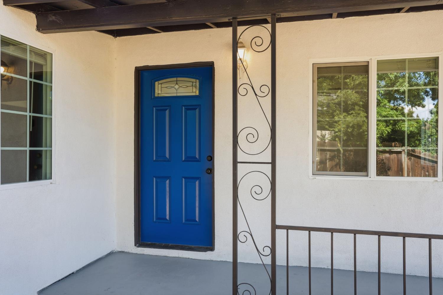 841 W Walnut Ave, Visalia, CA 93277