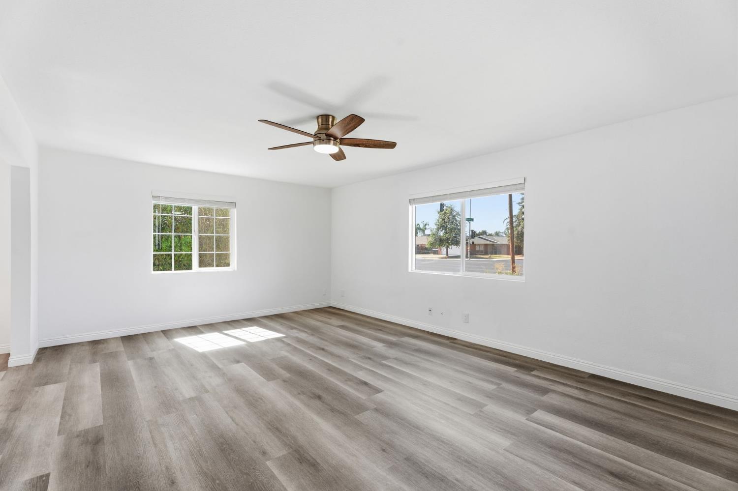 841 W Walnut Ave, Visalia, CA 93277
