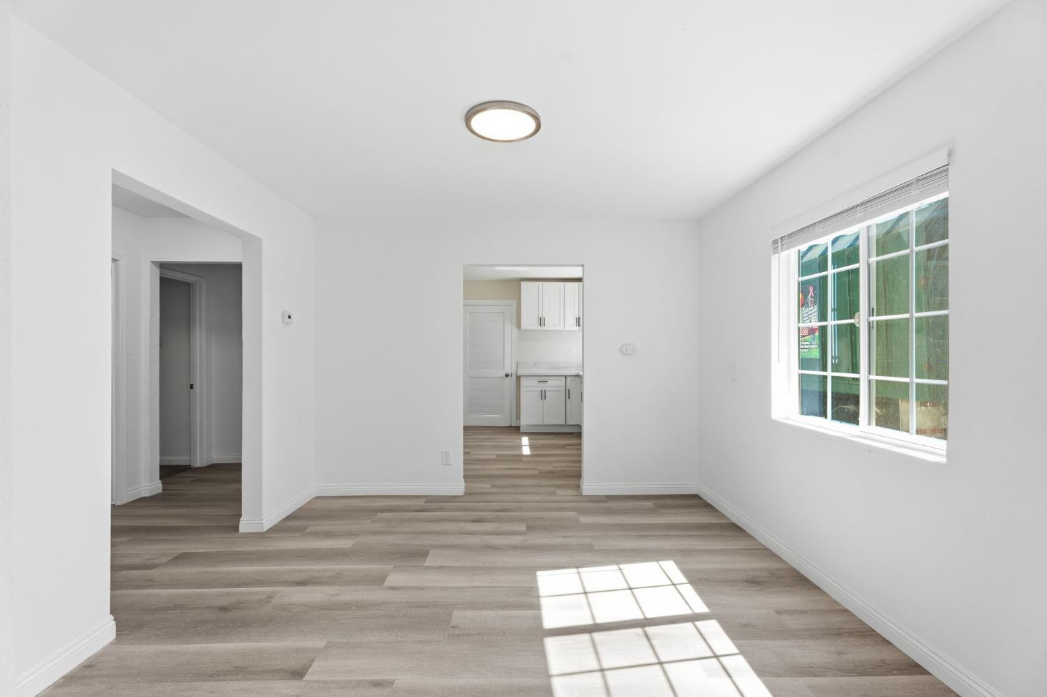 841 W Walnut Ave, Visalia, CA 93277