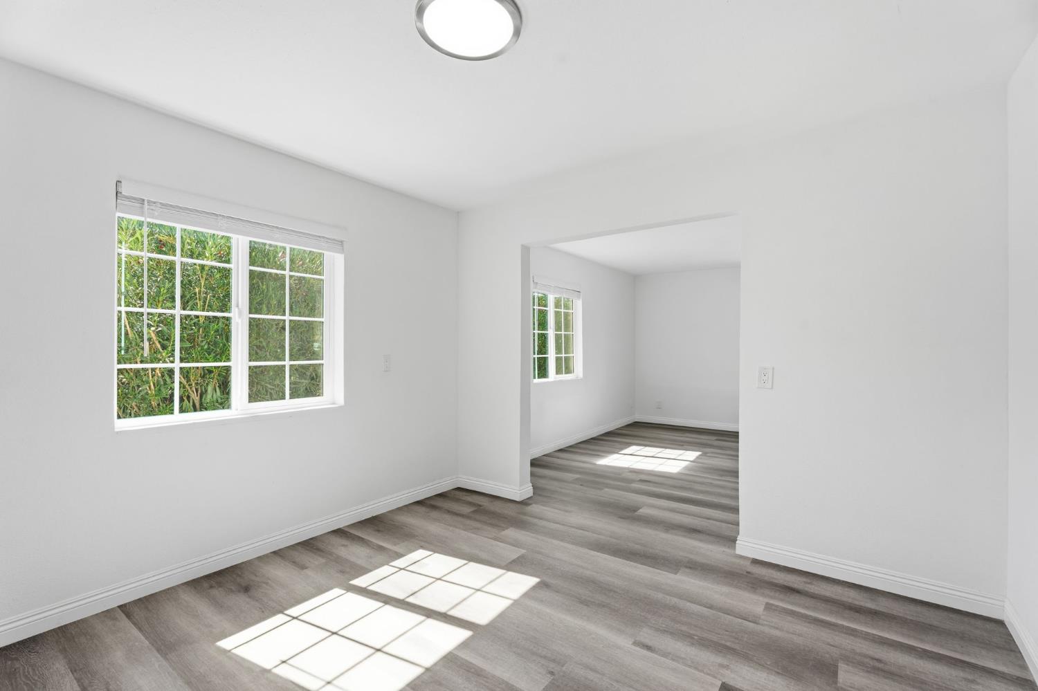 841 W Walnut Ave, Visalia, CA 93277