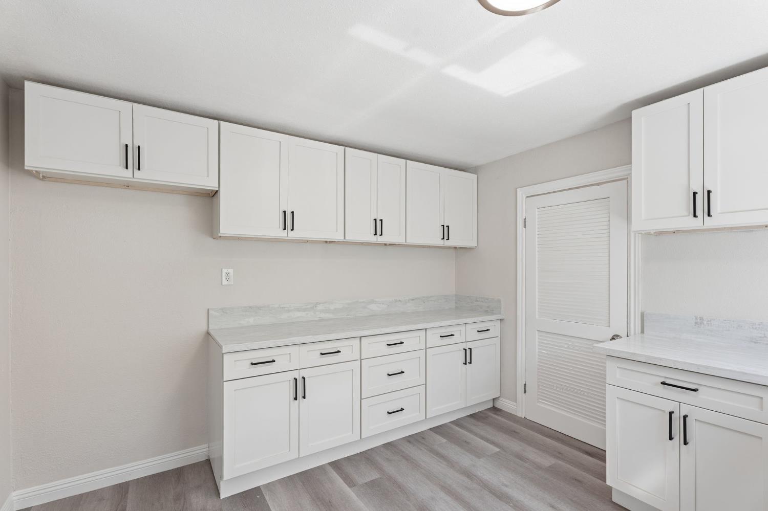 841 W Walnut Ave, Visalia, CA 93277