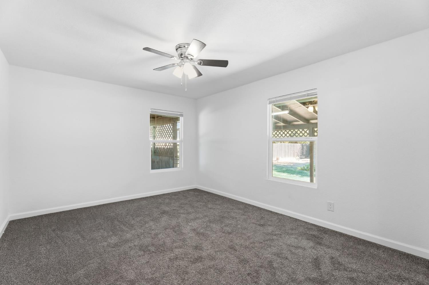 841 W Walnut Ave, Visalia, CA 93277