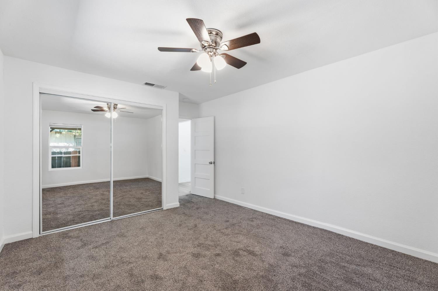 841 W Walnut Ave, Visalia, CA 93277